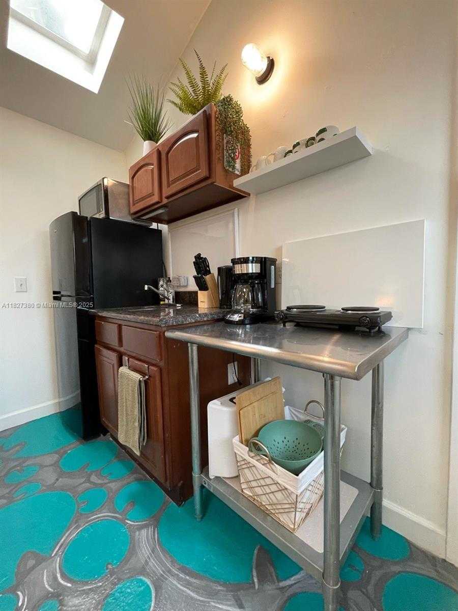 Small Image of Miami Number 6