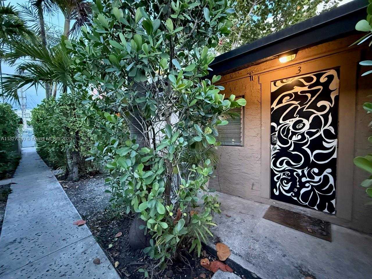 Small Image of Miami Number 8