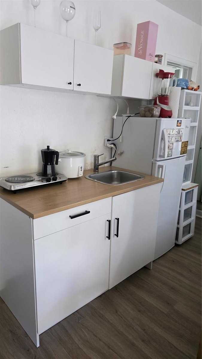 Small Image of 2729 NORTH WEST 47TH ST, Miami Number 14