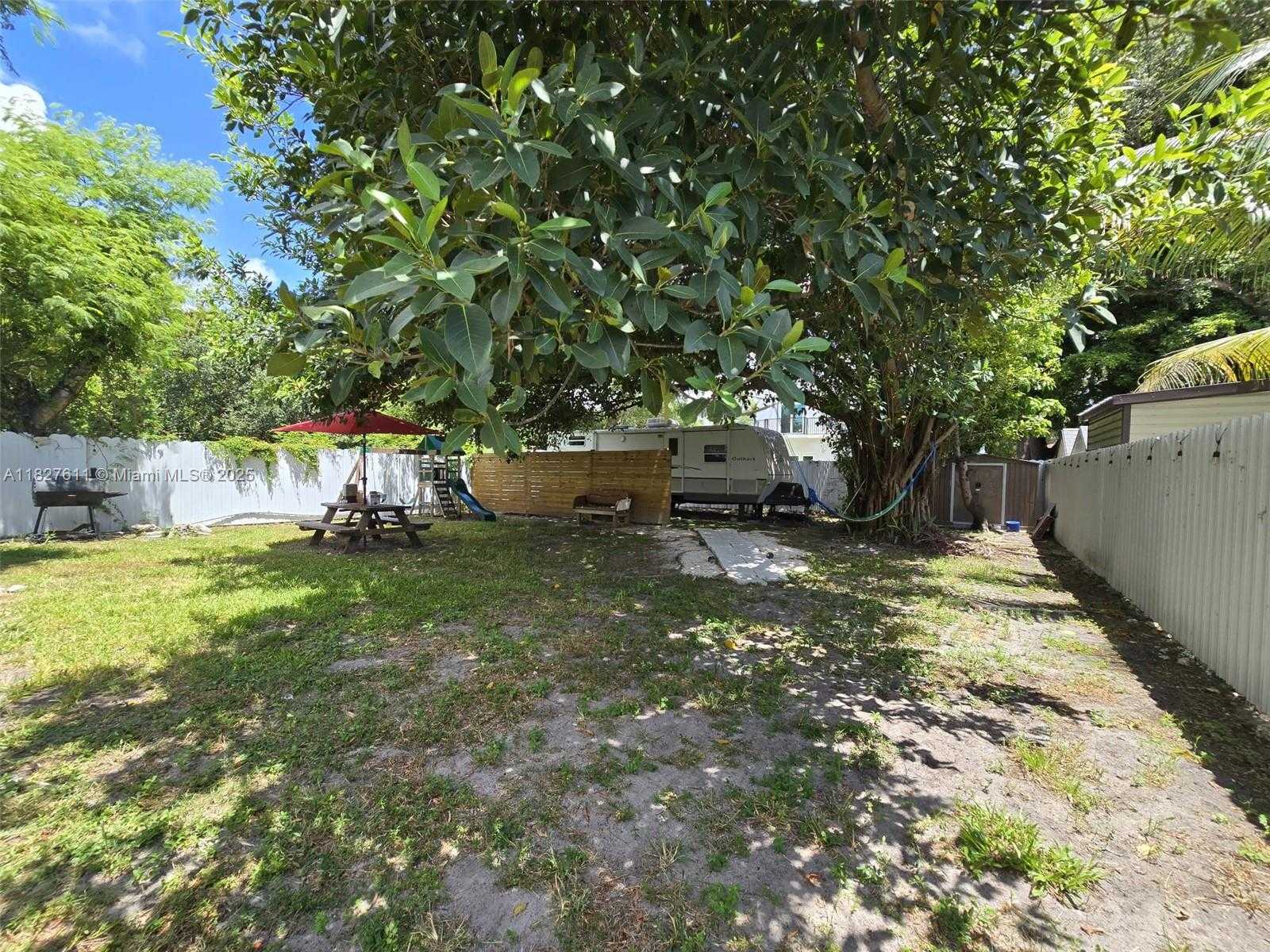 Small Image of 2729 NORTH WEST 47TH ST, Miami Number 5