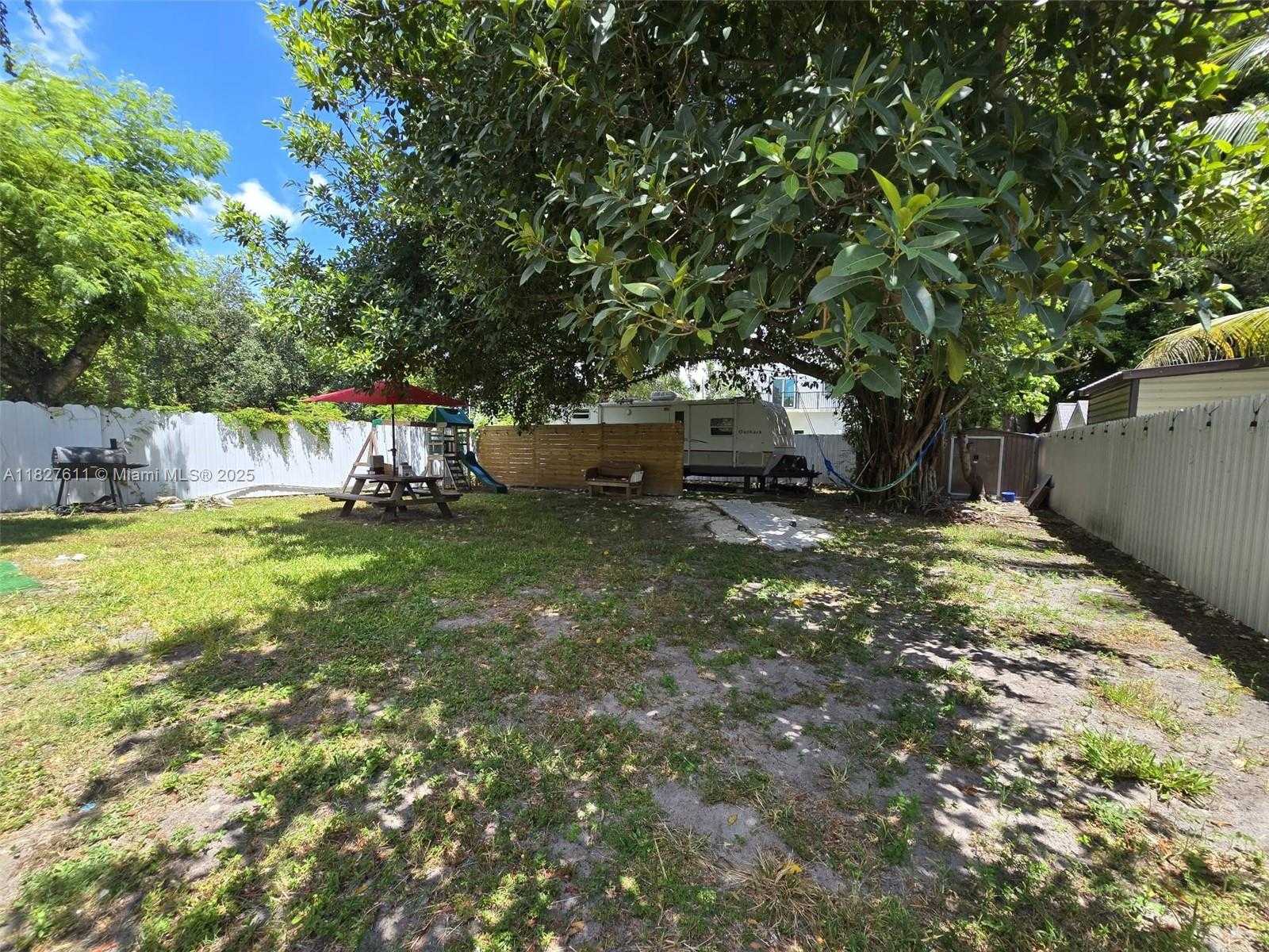 Small Image of 2729 NORTH WEST 47TH ST, Miami Number 6