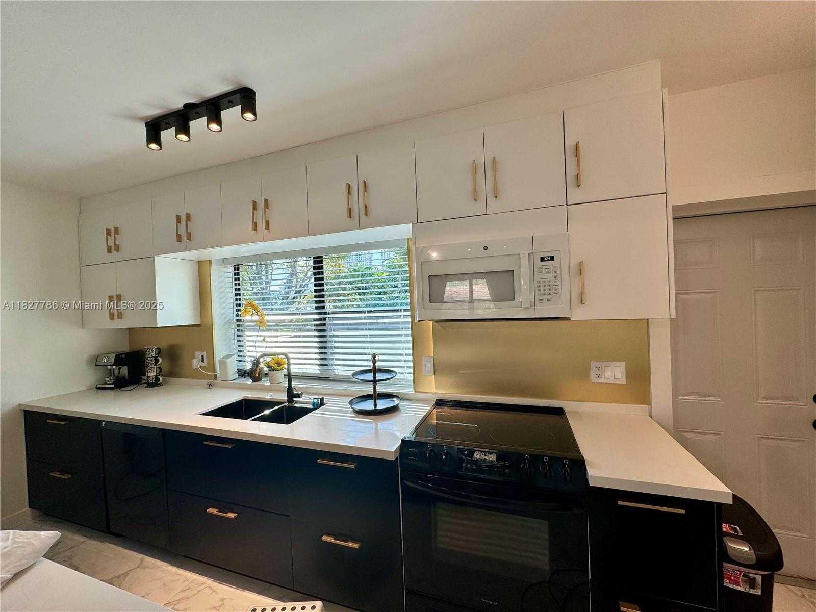 Small Image of 1215 EAST BROWARD BLVD, Fort Lauderdale Number 15