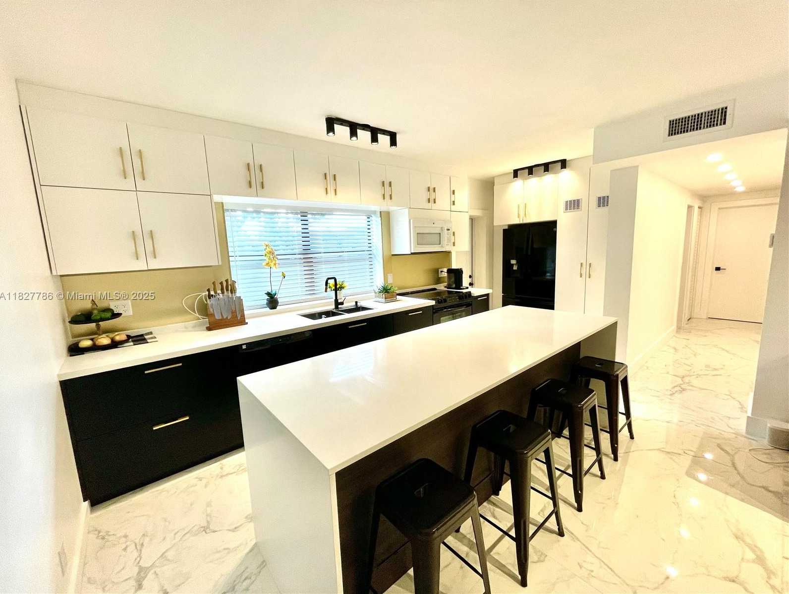 Small Image of 1215 EAST BROWARD BLVD, Fort Lauderdale Number 21