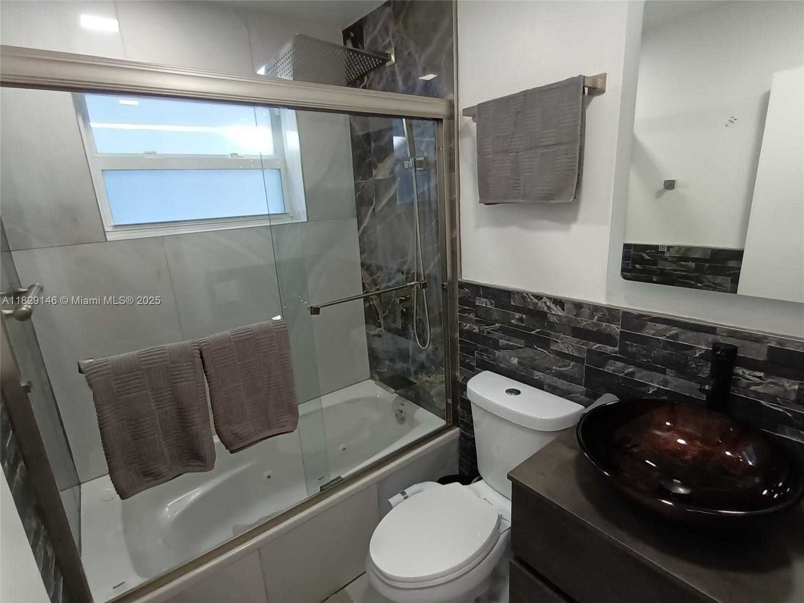 Small Image of 2242 POLK ST #3, Hollywood Number 20