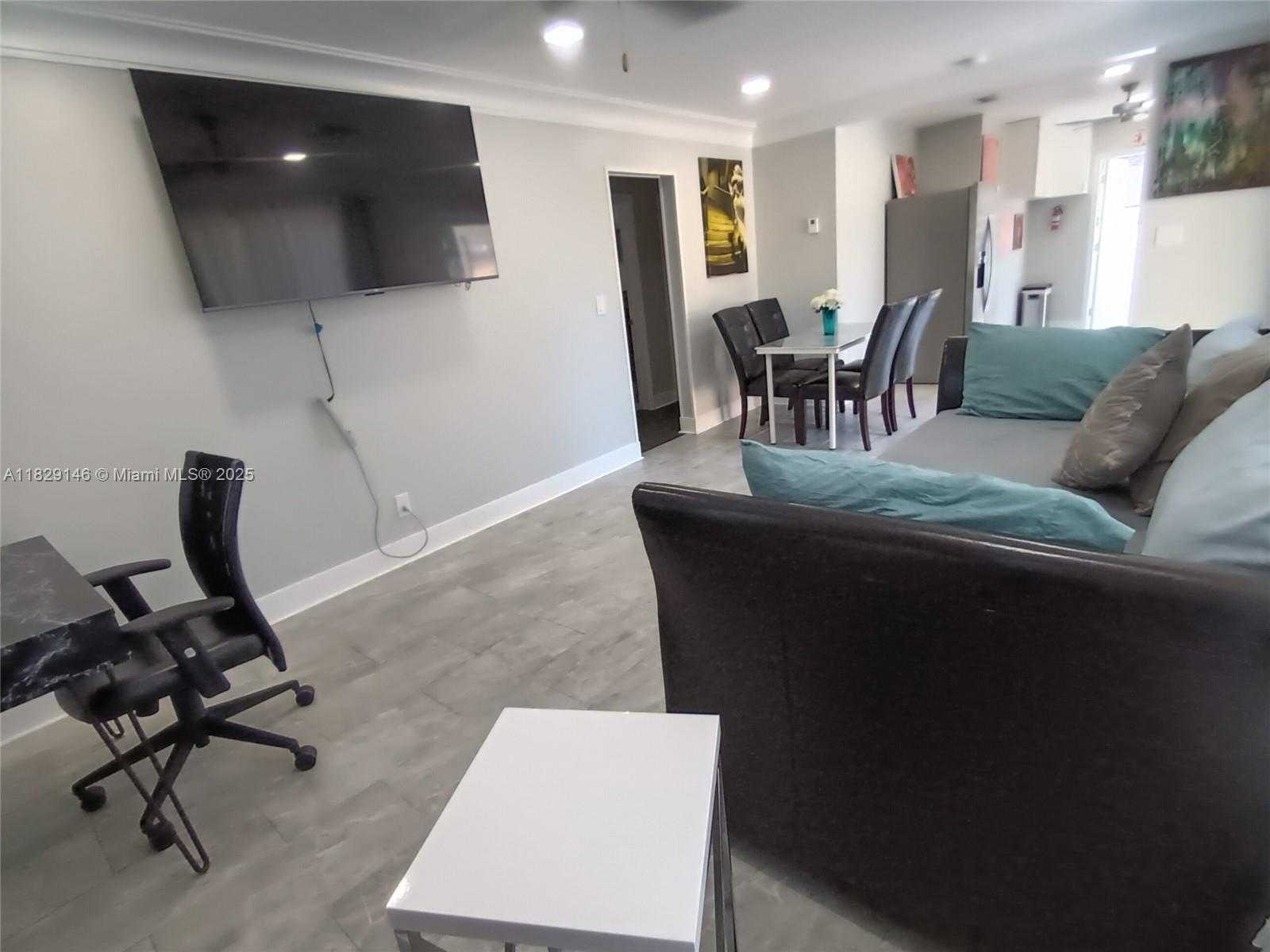 Small Image of 2242 POLK ST #3, Hollywood Number 3