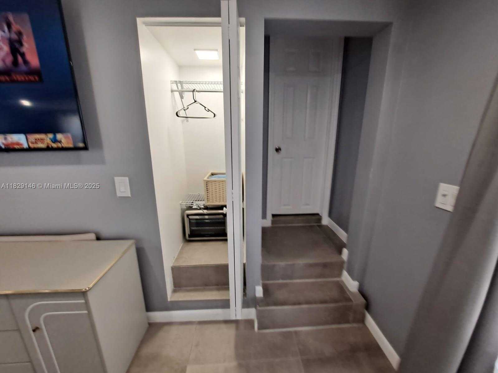 Small Image of 2242 POLK ST #3, Hollywood Number 34