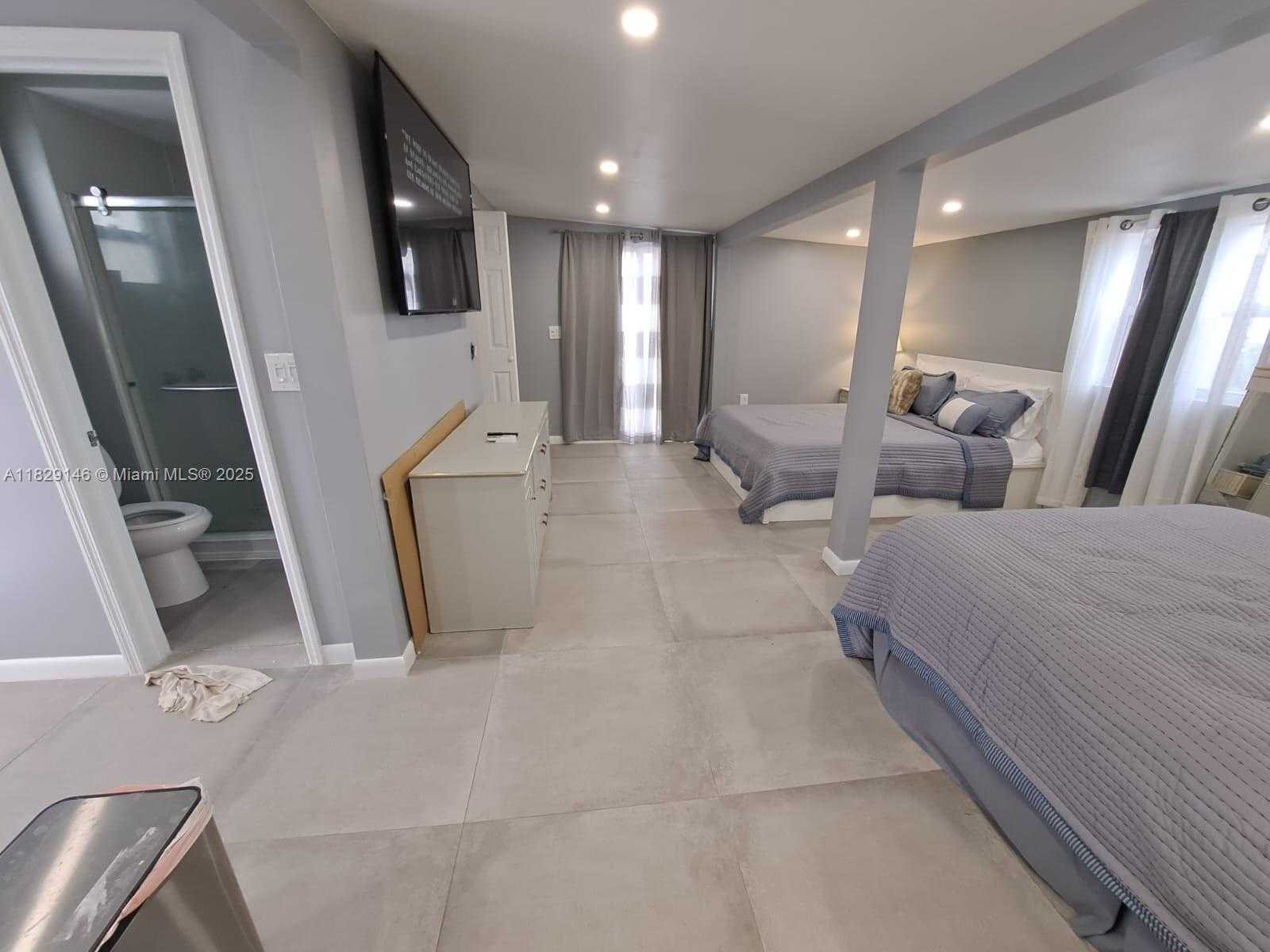 Small Image of 2242 POLK ST #3, Hollywood Number 37