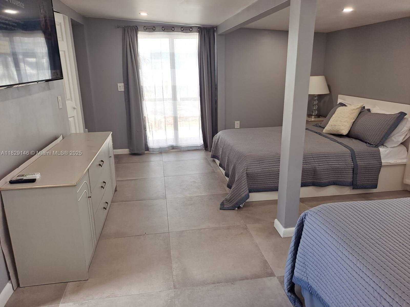 Small Image of 2242 POLK ST #3, Hollywood Number 38