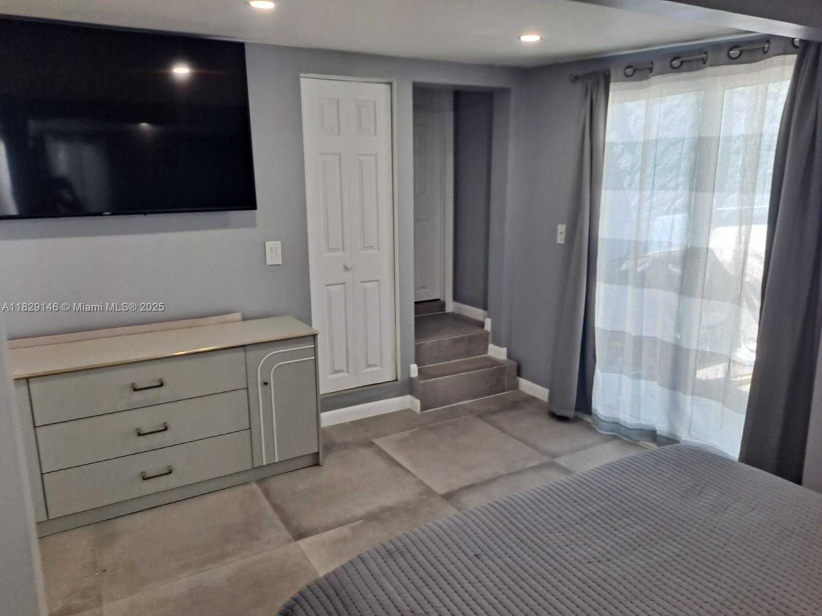 Small Image of 2242 POLK ST #3, Hollywood Number 43