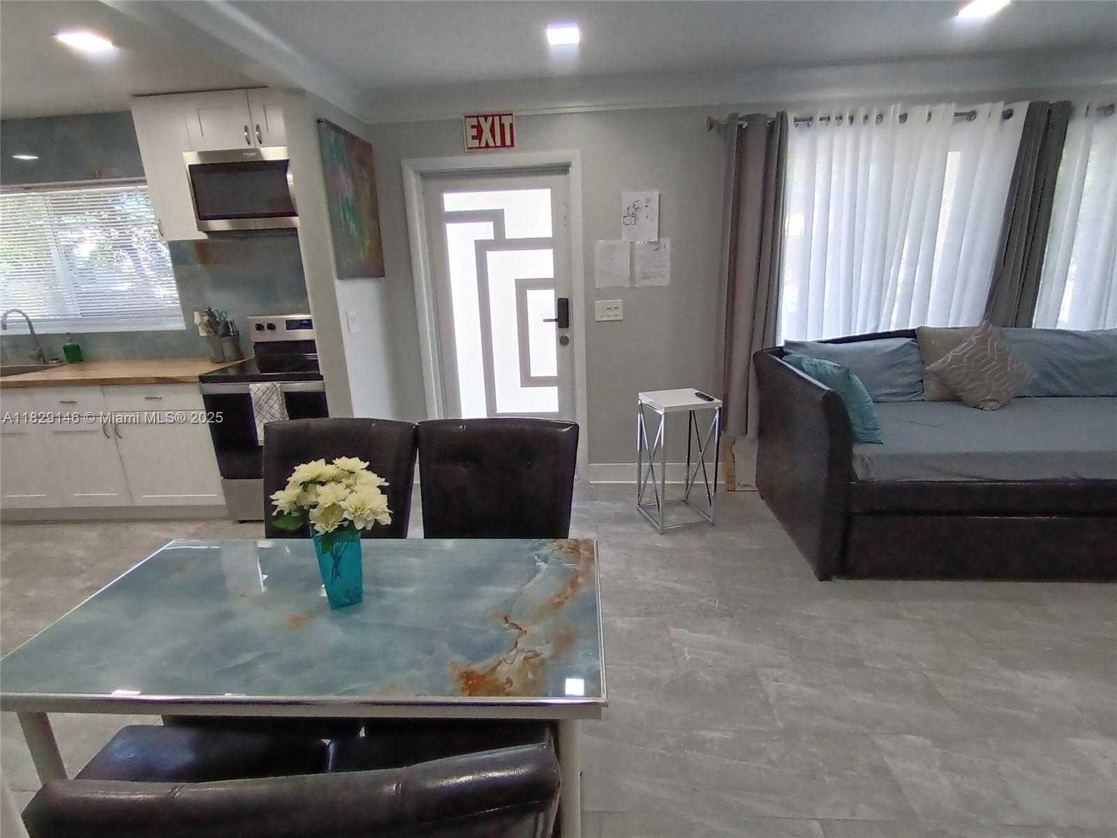 Small Image of 2242 POLK ST #3, Hollywood Number 6