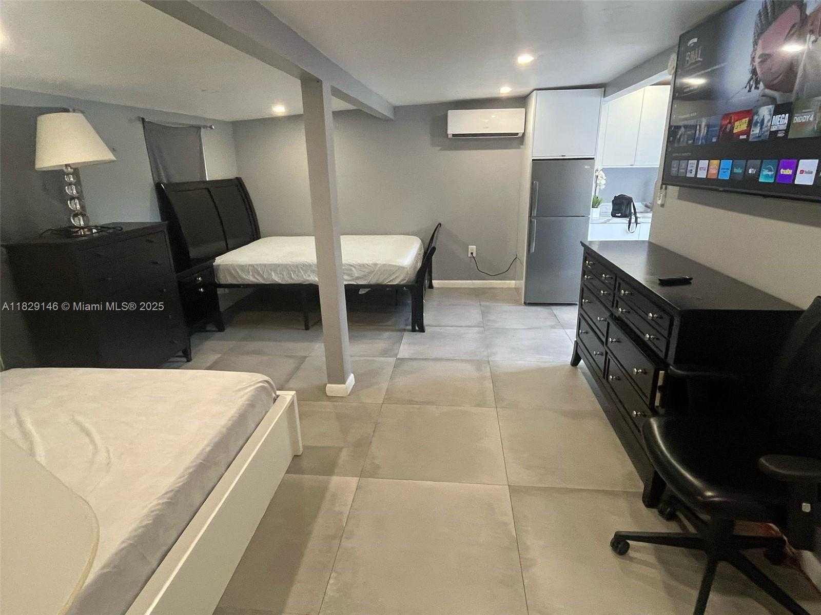 Small Image of 2242 POLK ST #3, Hollywood Number 62