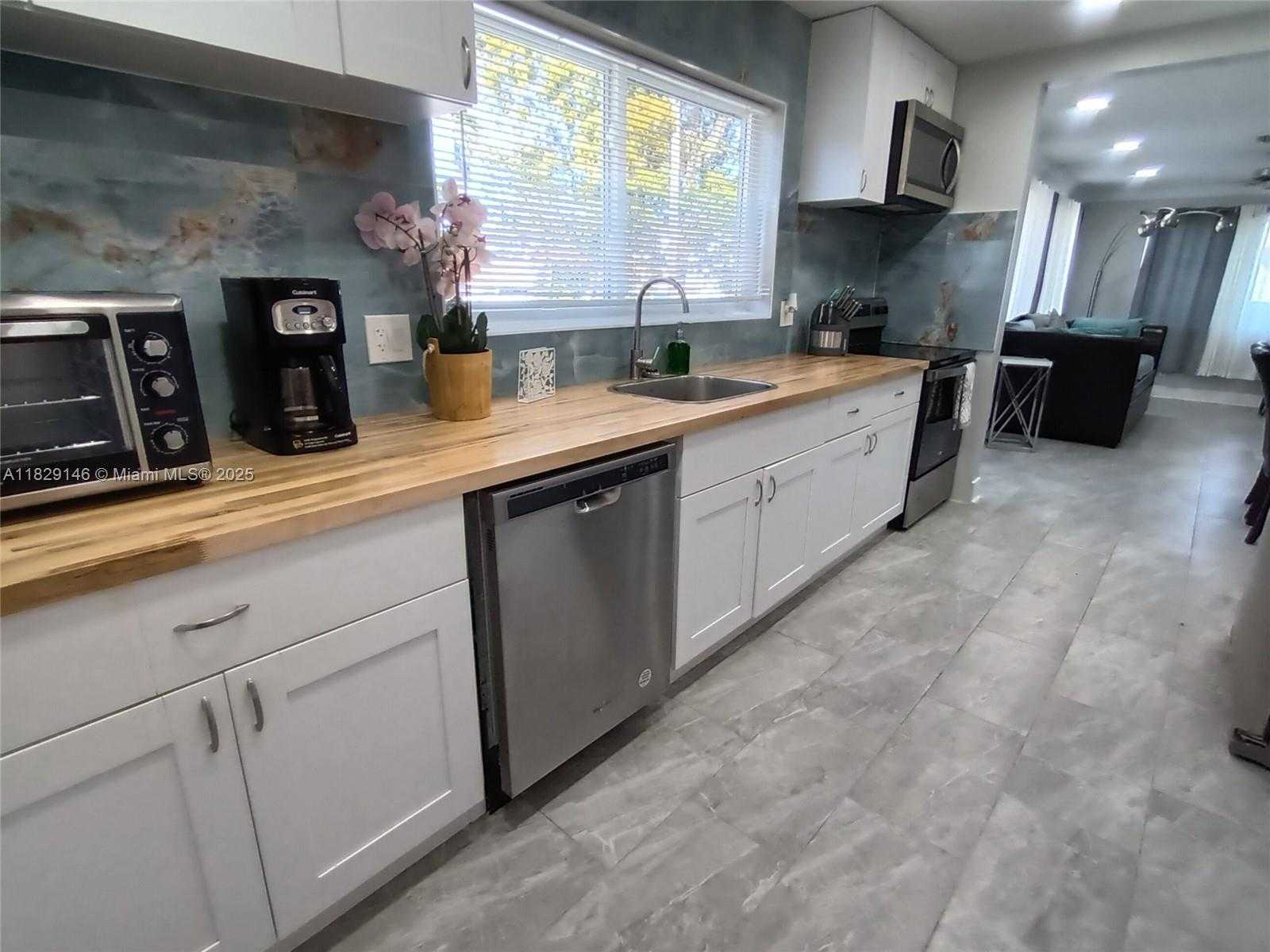 Small Image of 2242 POLK ST #3, Hollywood Number 9