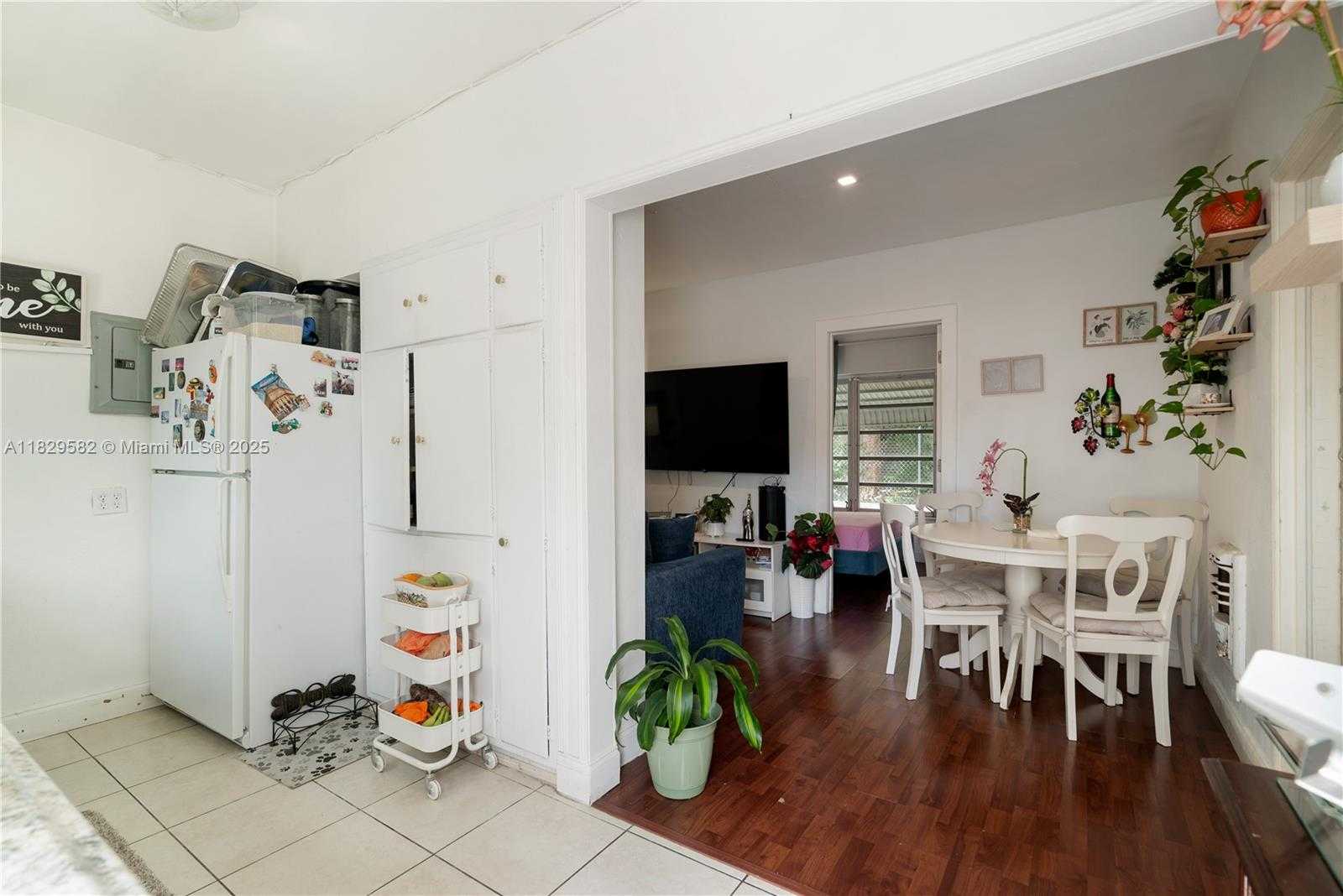 Small Image of 808 84TH ST, Miami Beach Number 4