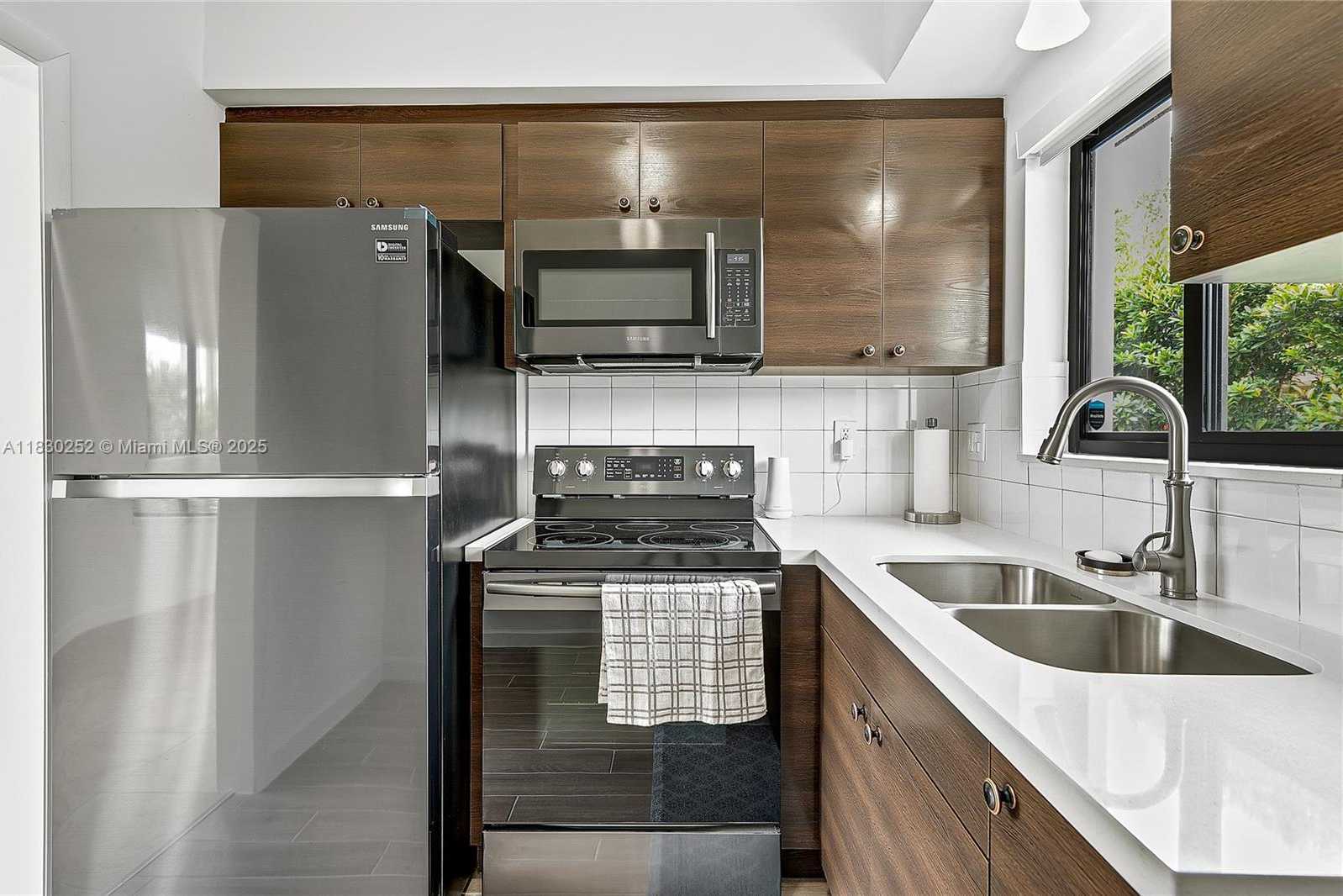 Small Image of 36 NORTH WEST 52ND ST, Miami Number 14