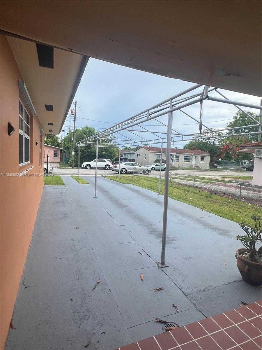 Small Image of 2815 SOUTH WEST 36TH AVE, Miami Number 4