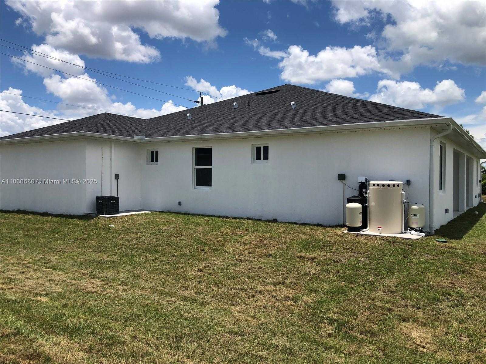Small Image of 4572 GOLFVIEW BLVD, Lehigh Acres Number 4