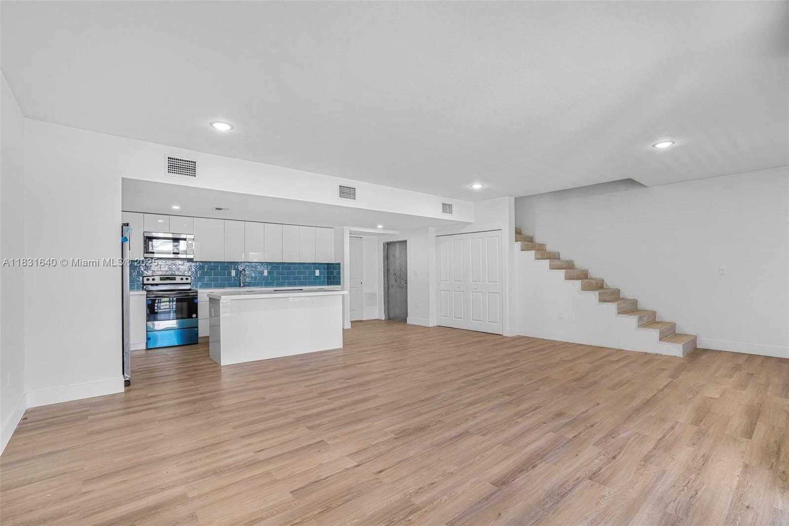 Small Image of 16955 SOUTH WEST 100TH AVE #10, Miami Number 19
