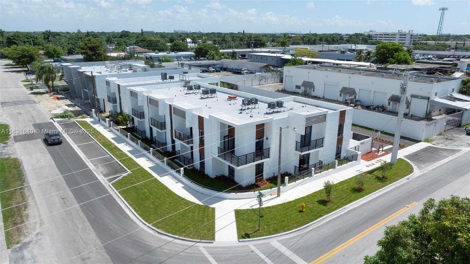 Small Image of 16955 SOUTH WEST 100TH AVE #10, Miami Number 32