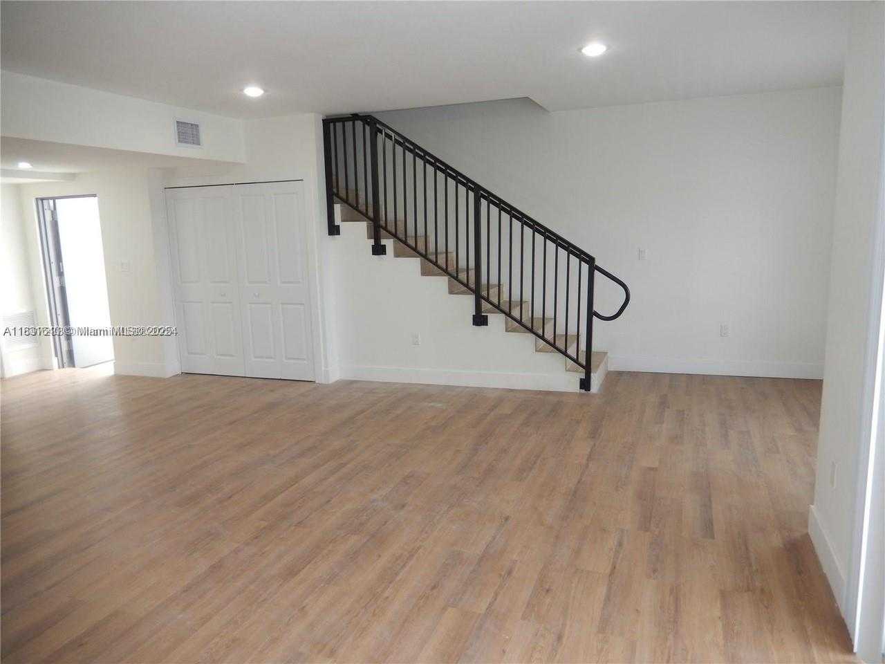 Small Image of 16955 SOUTH WEST 100TH AVE #10, Miami Number 6