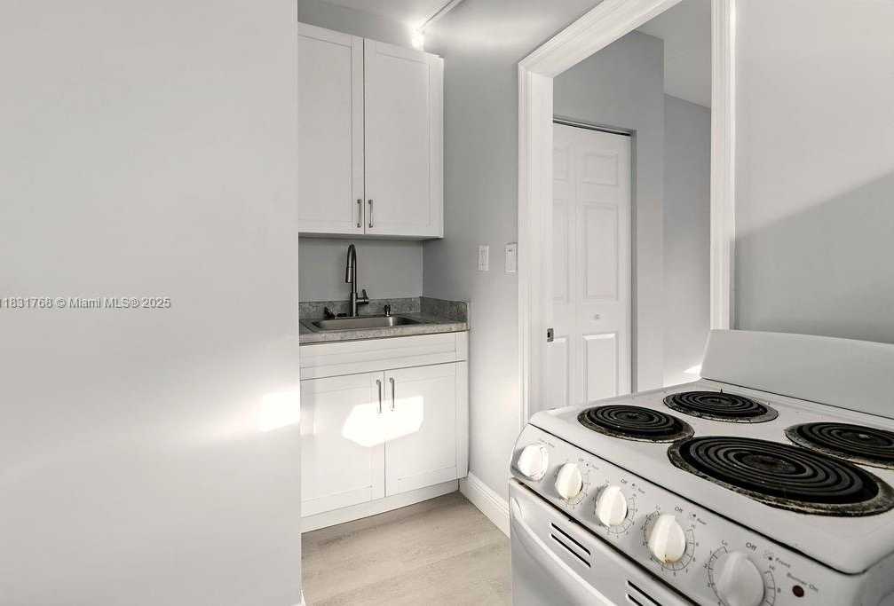Small Image of 3633 SOUTH WEST 12TH CT #3, Fort Lauderdale Number 14