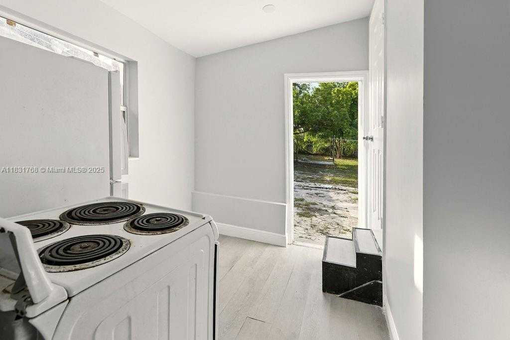 Small Image of 3633 SOUTH WEST 12TH CT #3, Fort Lauderdale Number 17
