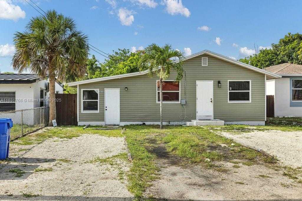 Small Image of 3633 SOUTH WEST 12TH CT #3, Fort Lauderdale Number 2