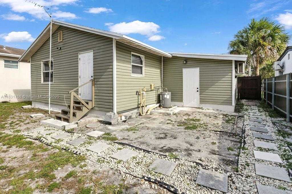 Small Image of 3633 SOUTH WEST 12TH CT #3, Fort Lauderdale Number 4