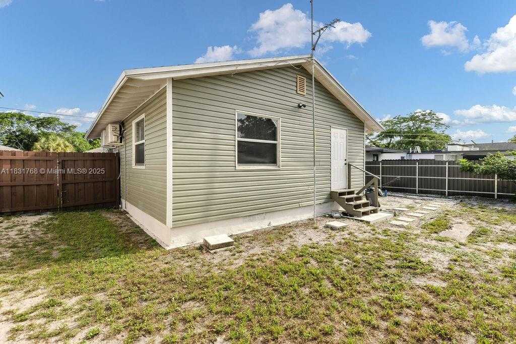 Small Image of 3633 SOUTH WEST 12TH CT #3, Fort Lauderdale Number 5