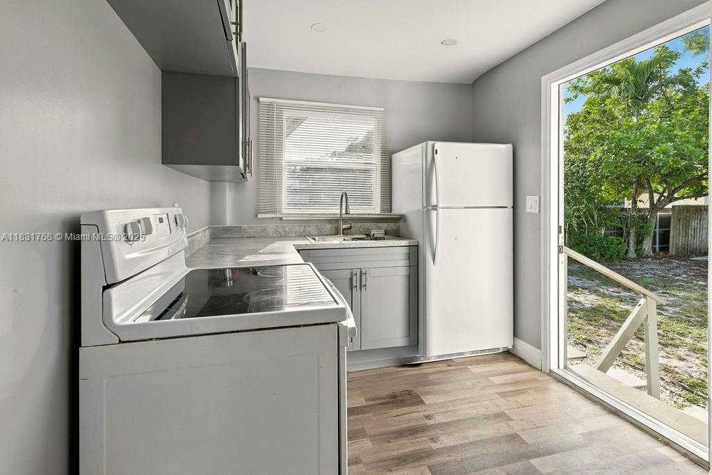 Small Image of 3633 SOUTH WEST 12TH CT #3, Fort Lauderdale Number 6