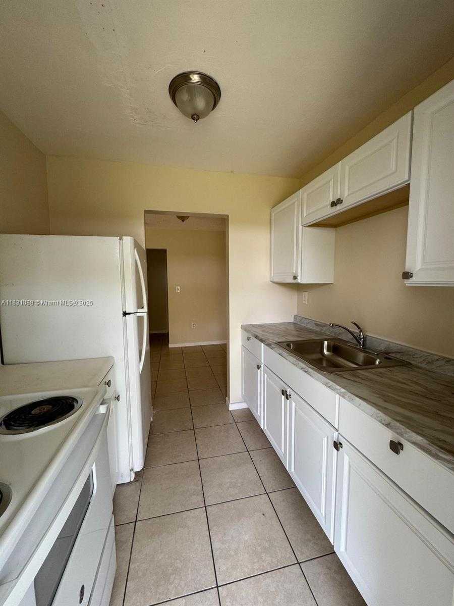 Small Image of 151 NORTH WEST 164TH ST, Miami Number 16