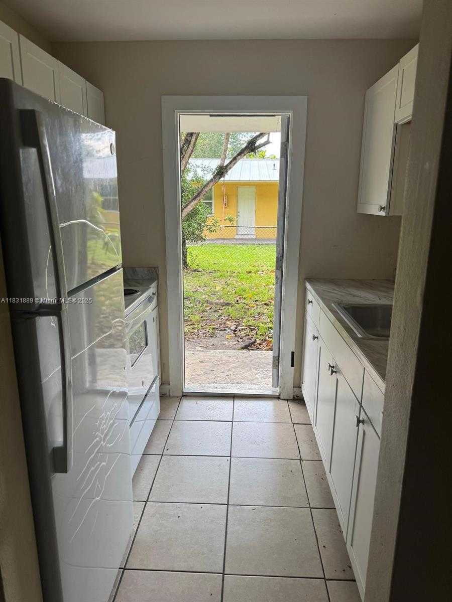Small Image of 151 NORTH WEST 164TH ST, Miami Number 19