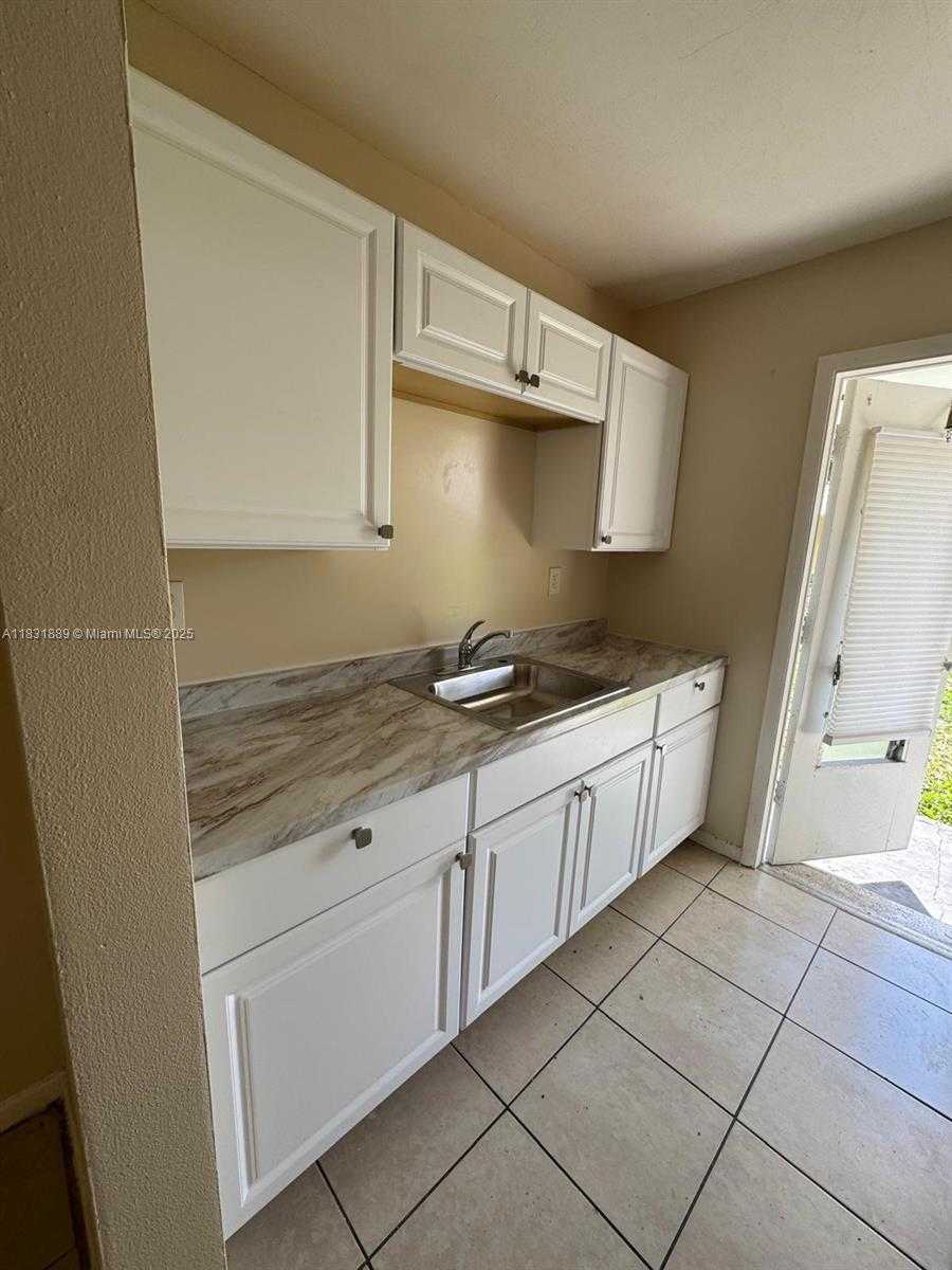 Small Image of 151 NORTH WEST 164TH ST, Miami Number 21