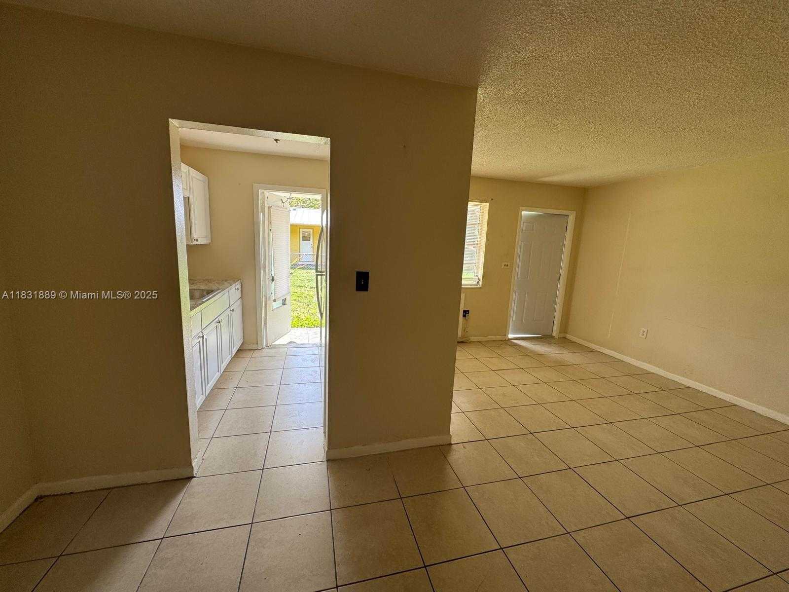 Small Image of 151 NORTH WEST 164TH ST, Miami Number 28