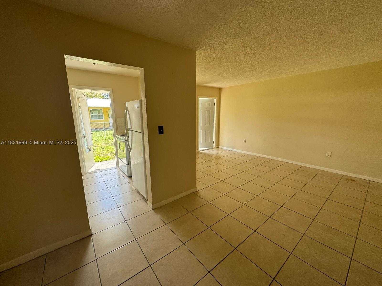 Small Image of 151 NORTH WEST 164TH ST, Miami Number 29