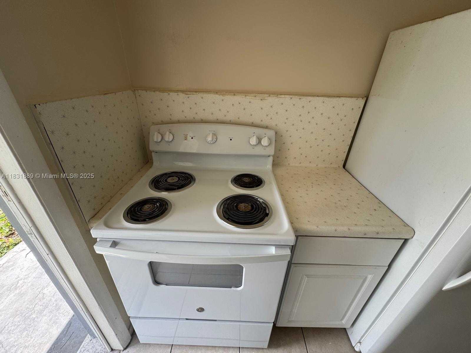 Small Image of 151 NORTH WEST 164TH ST, Miami Number 31