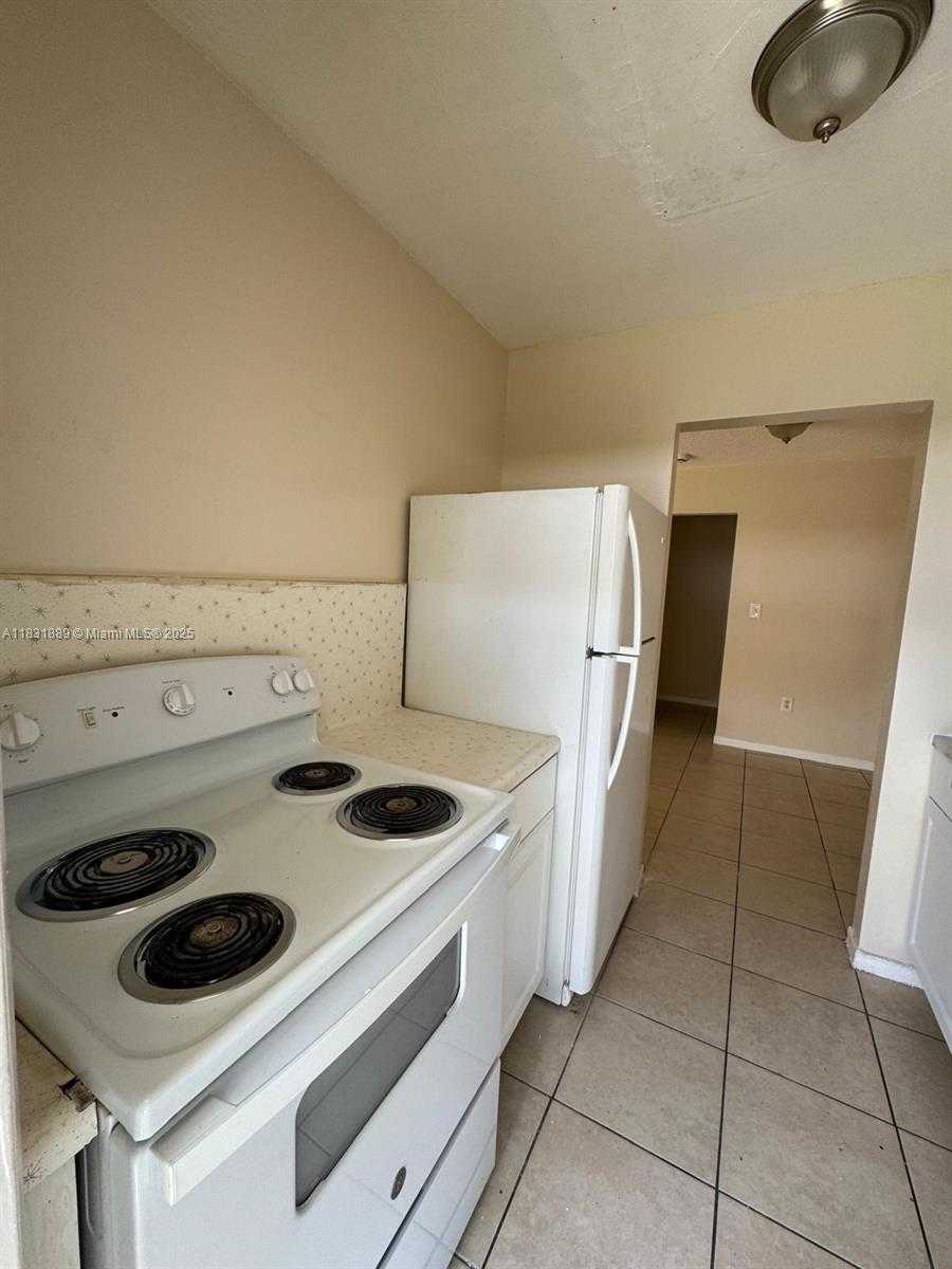 Small Image of 151 NORTH WEST 164TH ST, Miami Number 32