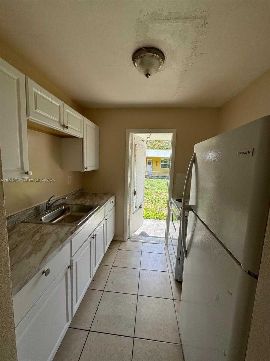 Small Image of 151 NORTH WEST 164TH ST, Miami Number 34