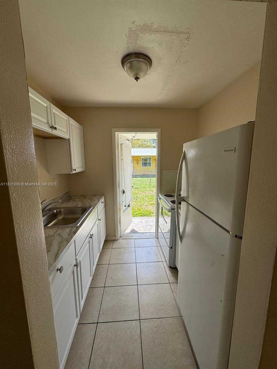 Small Image of 151 NORTH WEST 164TH ST, Miami Number 35
