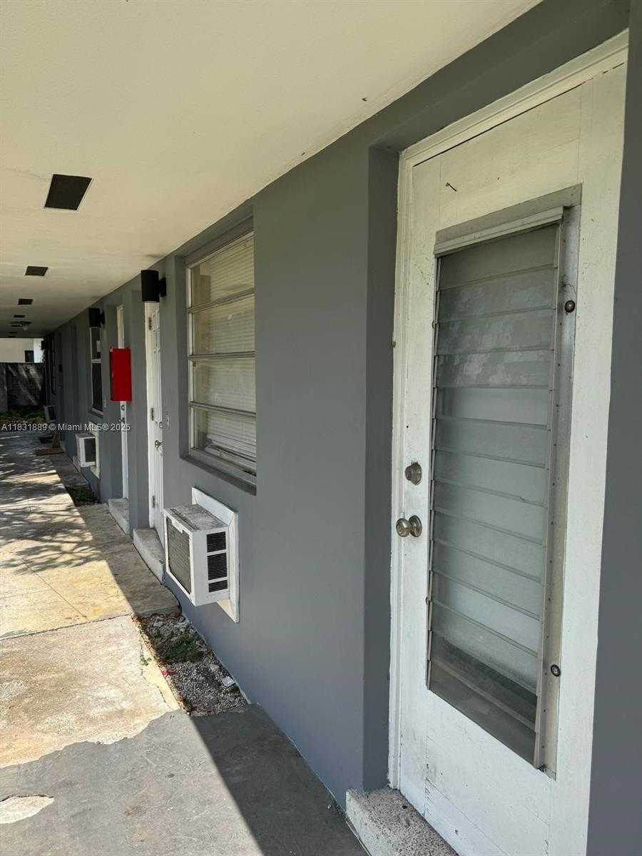 Small Image of 151 NORTH WEST 164TH ST, Miami Number 39