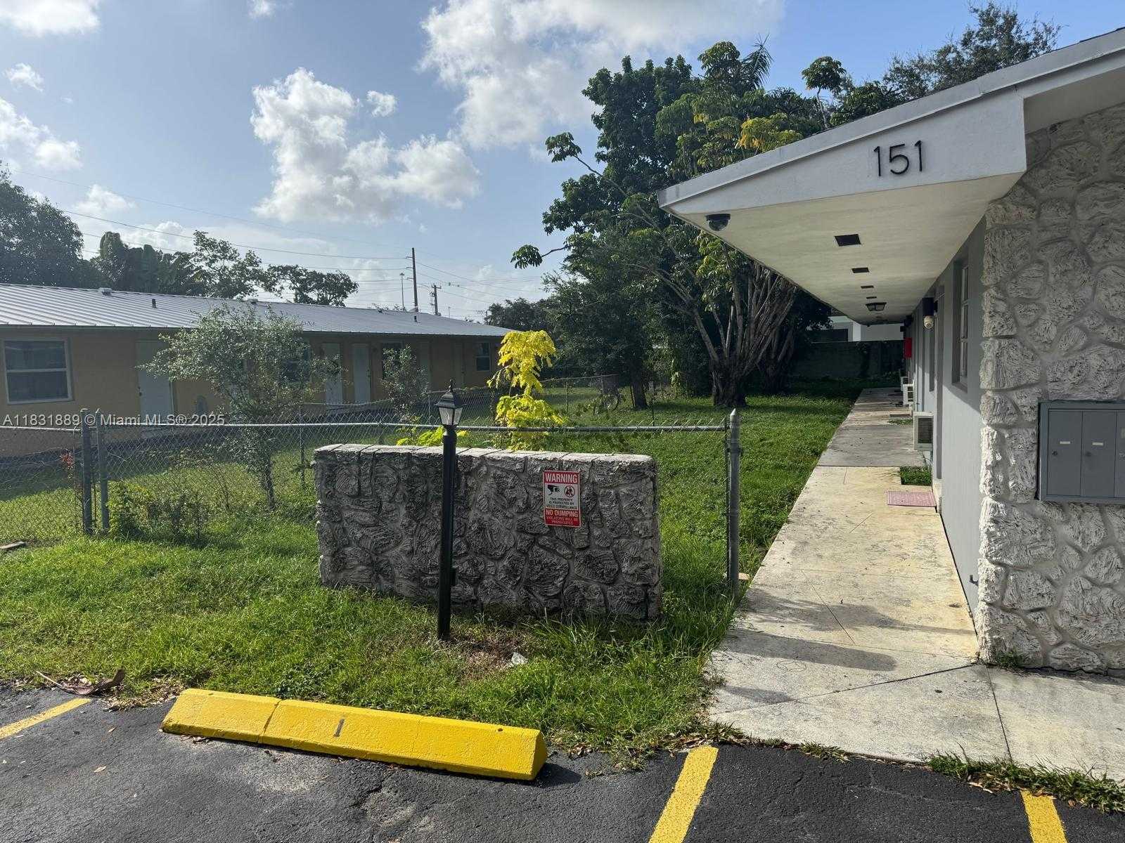 Small Image of 151 NORTH WEST 164TH ST, Miami Number 4