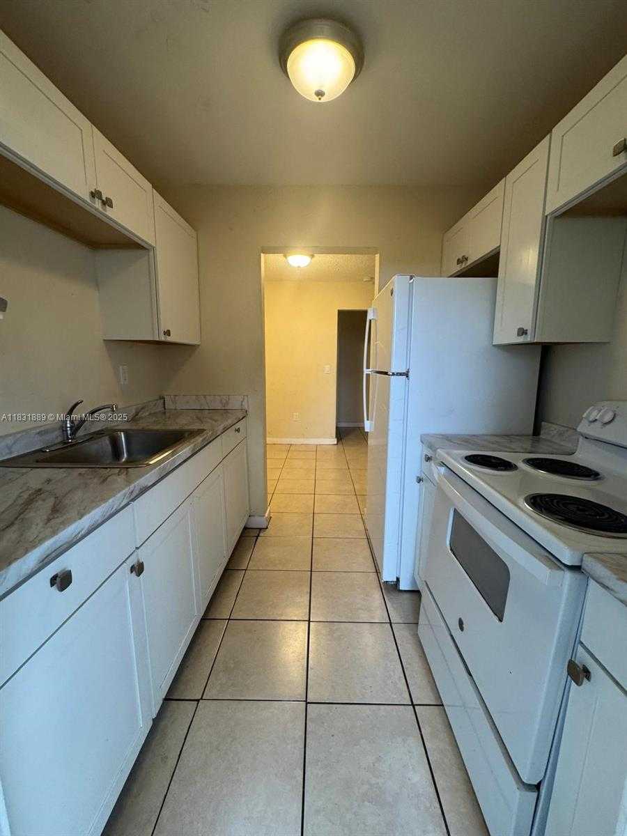 Small Image of 151 NORTH WEST 164TH ST, Miami Number 41