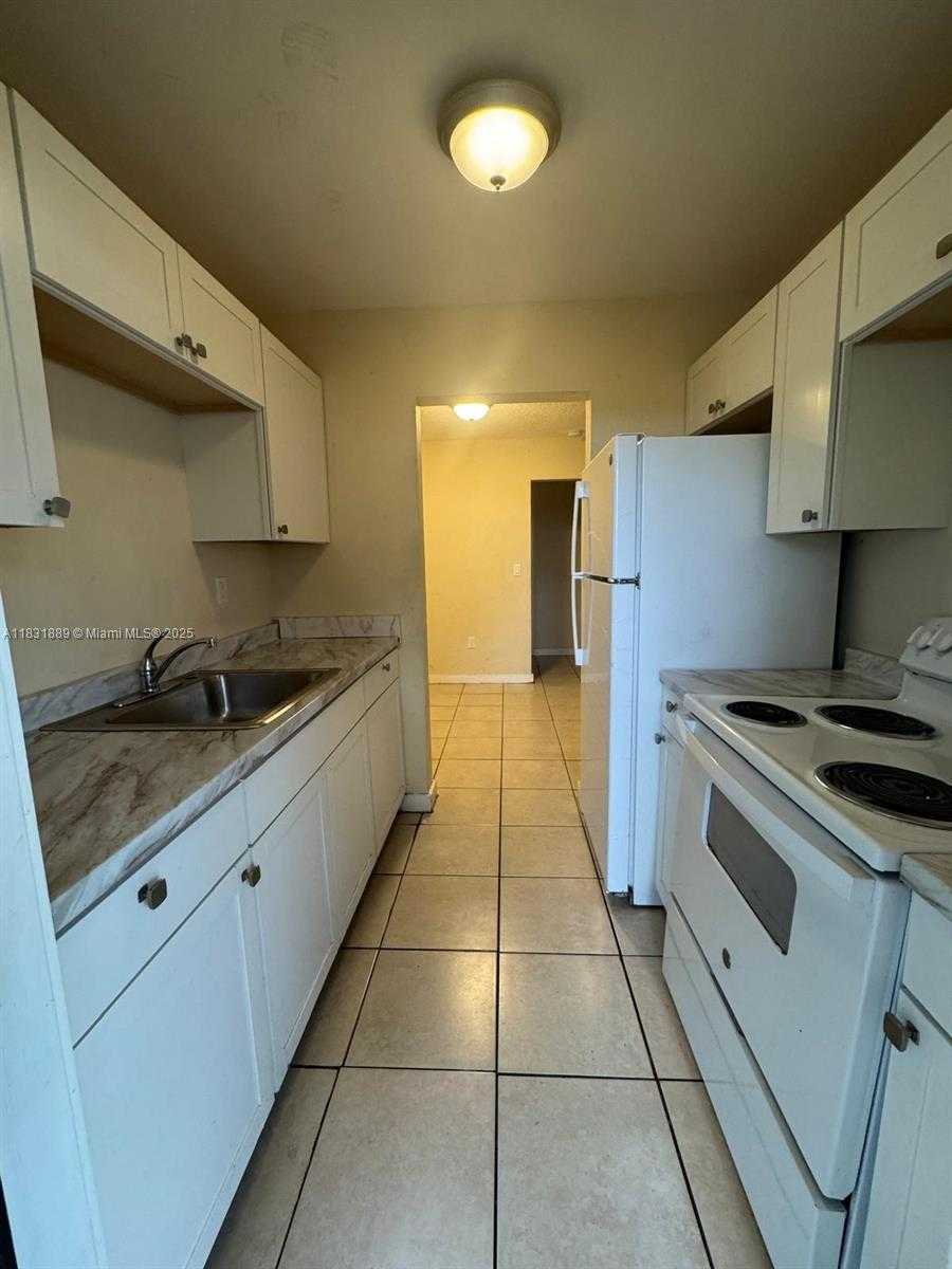 Small Image of 151 NORTH WEST 164TH ST, Miami Number 44