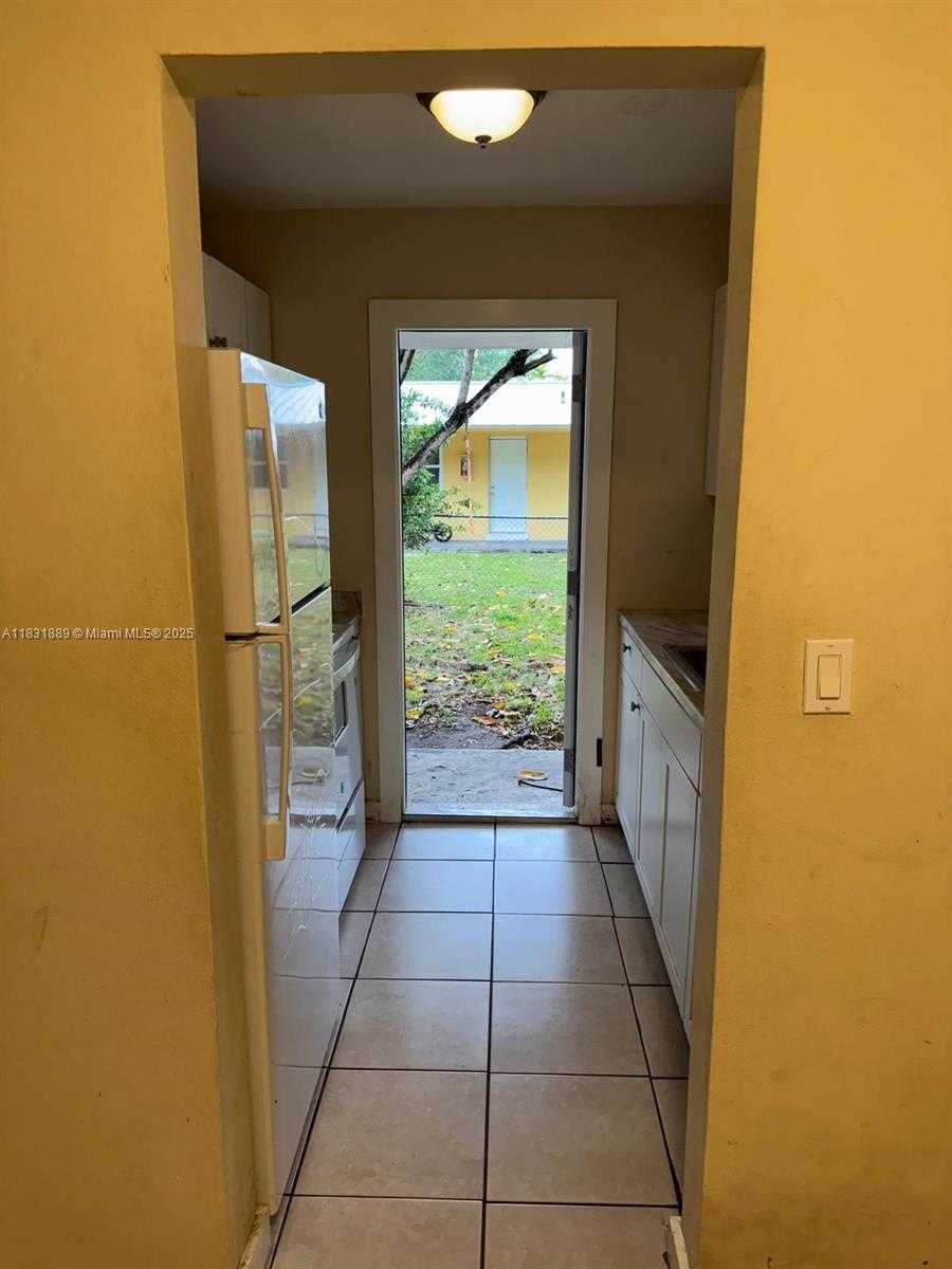 Small Image of 151 NORTH WEST 164TH ST, Miami Number 46