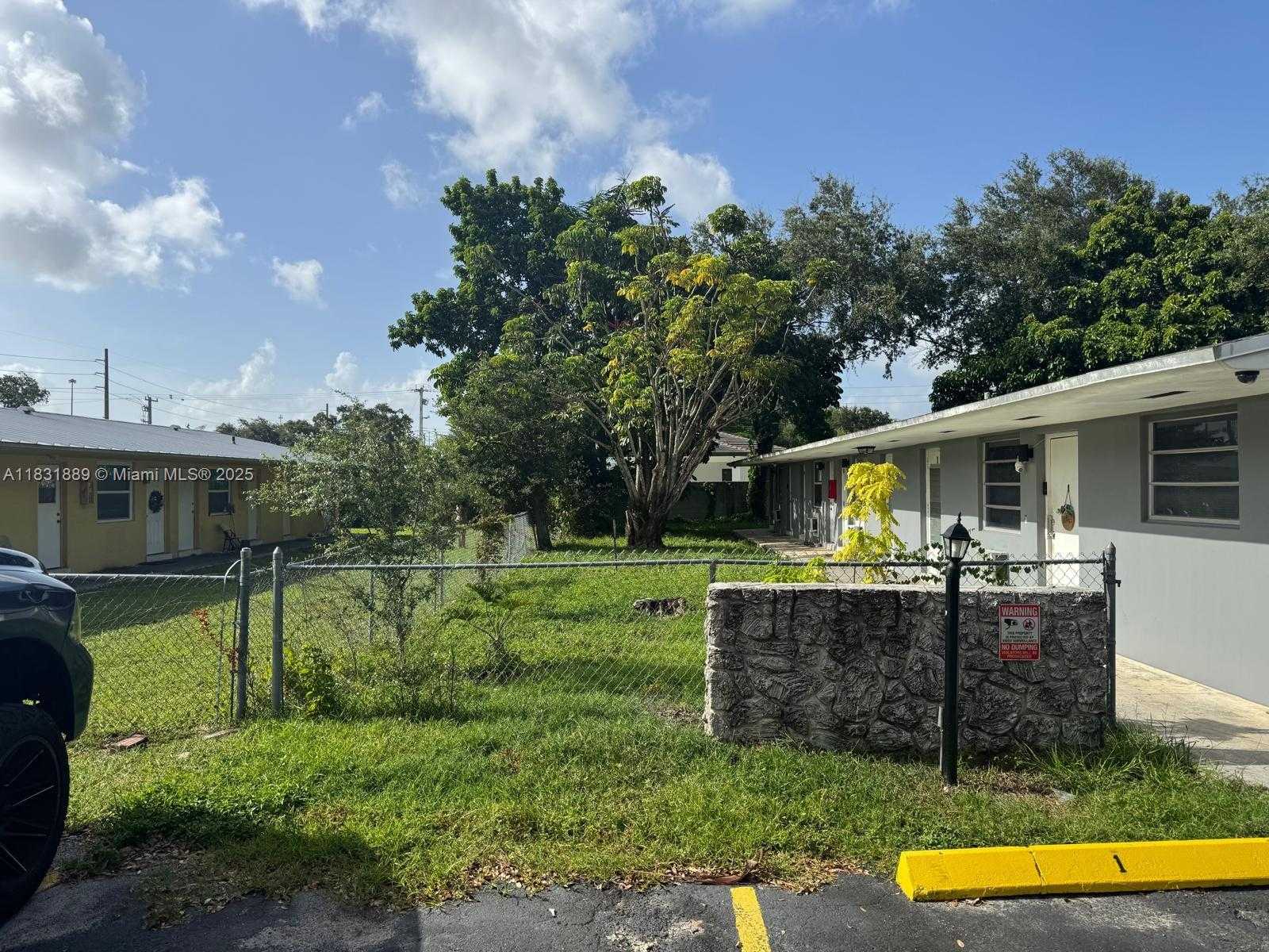 Small Image of 151 NORTH WEST 164TH ST, Miami Number 5