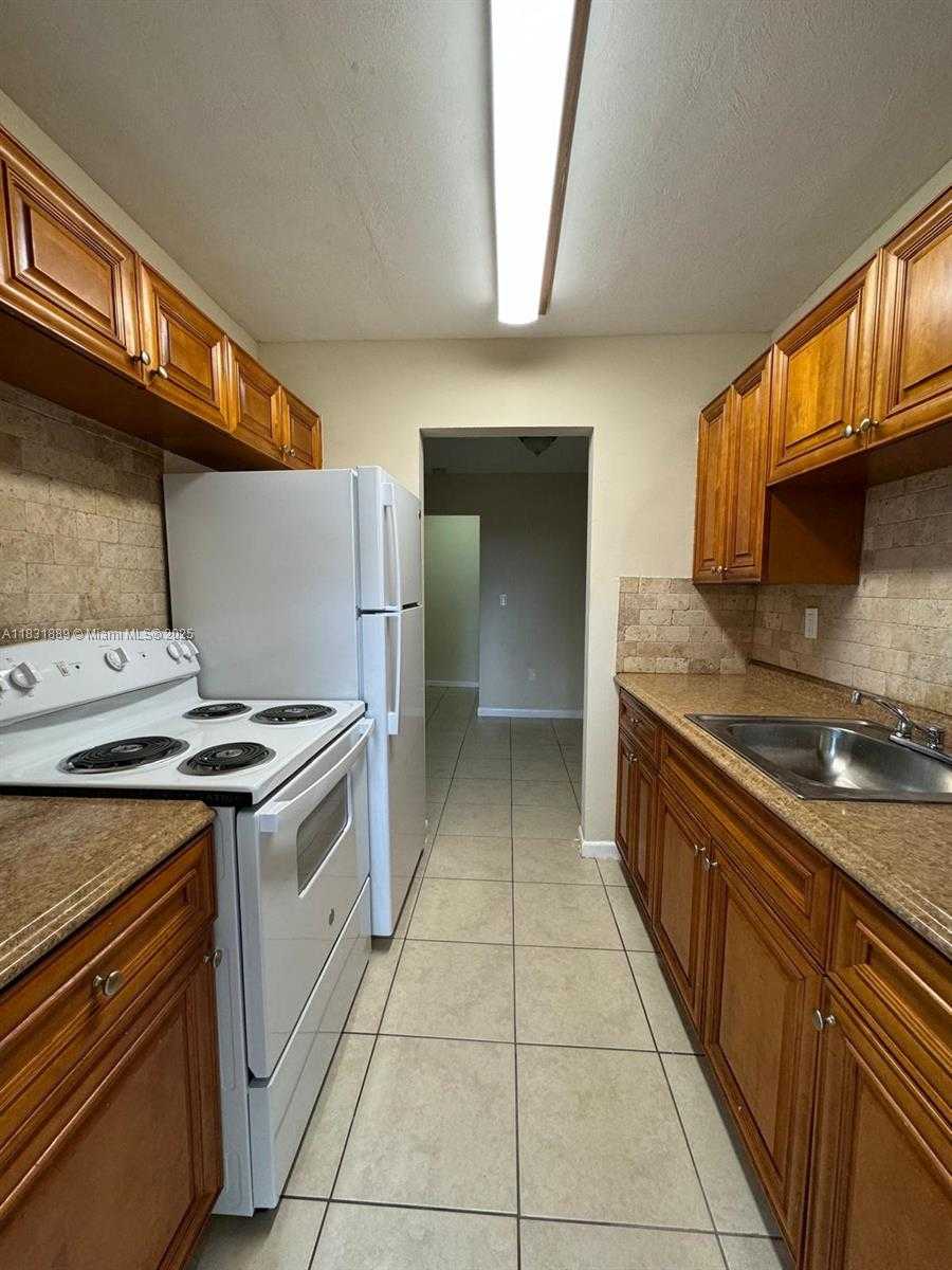Small Image of 151 NORTH WEST 164TH ST, Miami Number 68