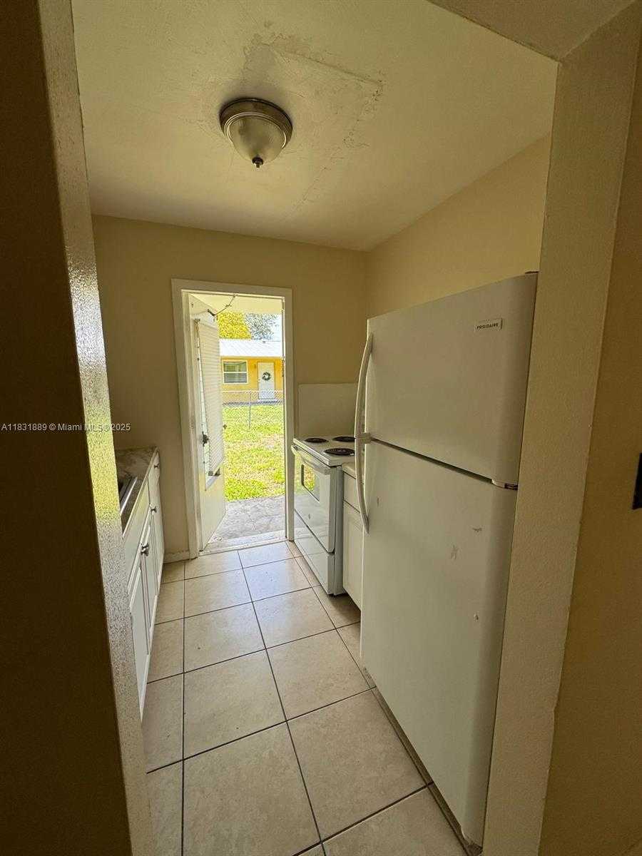 Small Image of 151 NORTH WEST 164TH ST, Miami Number 9