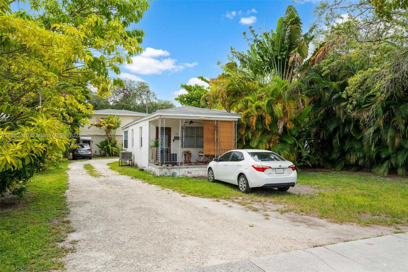 Small Image of 633 DE SOTO DR #2, Miami Springs Number 3
