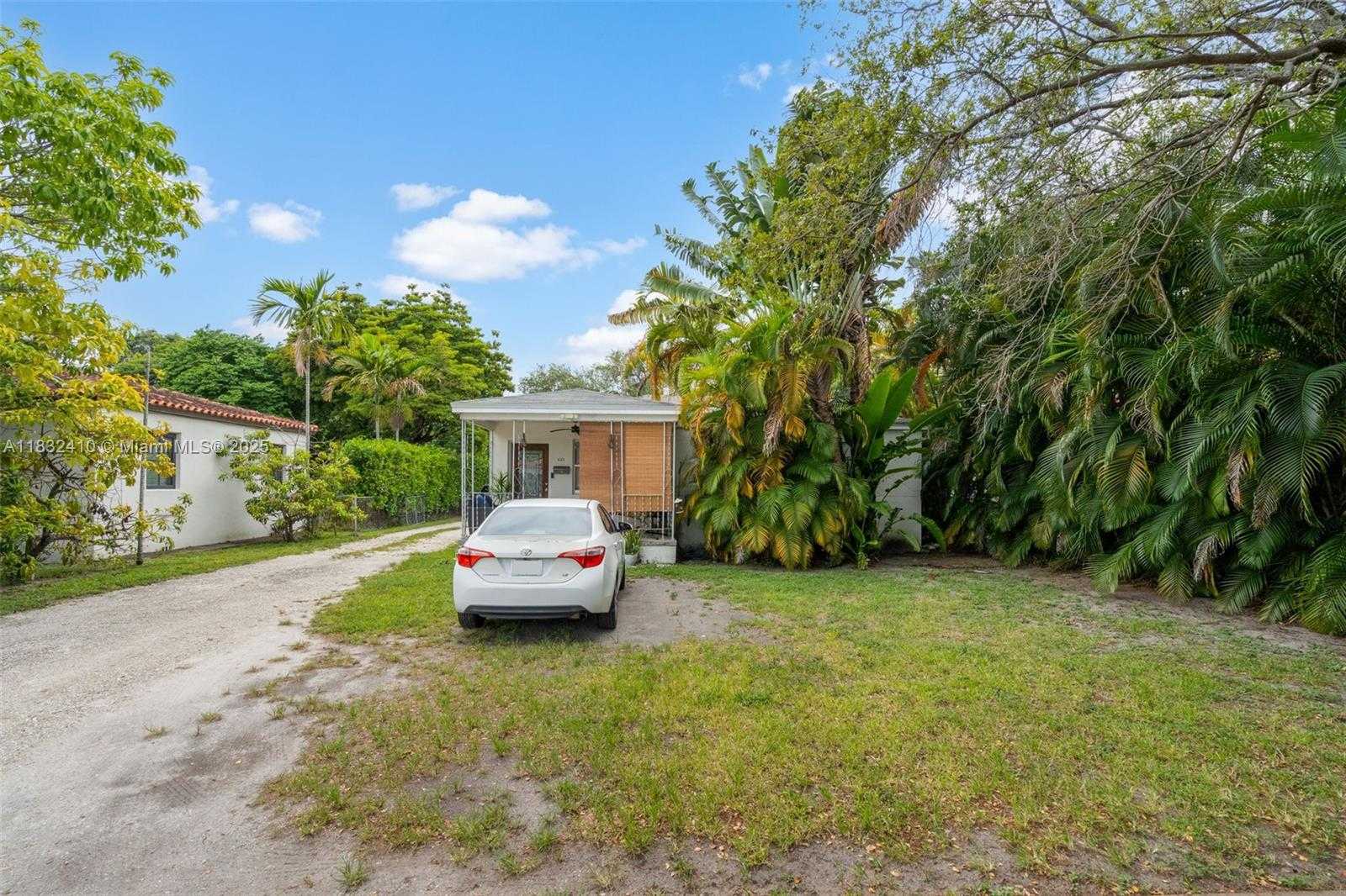 Small Image of 633 DE SOTO DR #2, Miami Springs Number 5