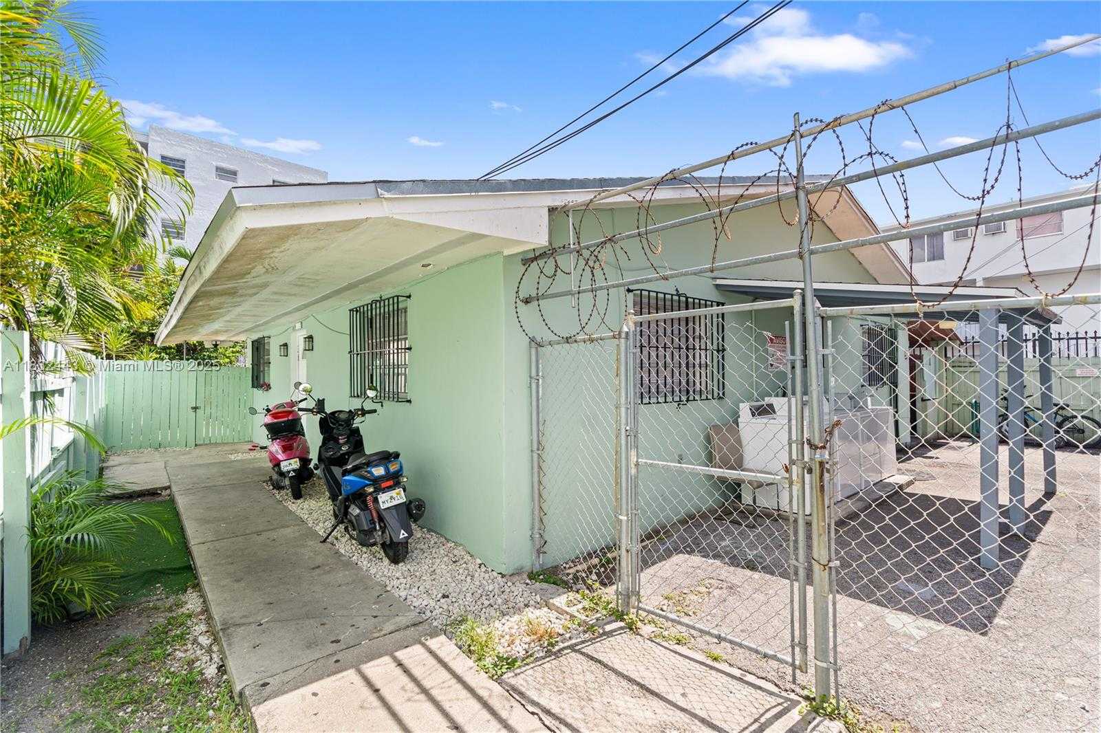 Small Image of 1619 SOUTH WEST 2ND ST, Miami Number 10