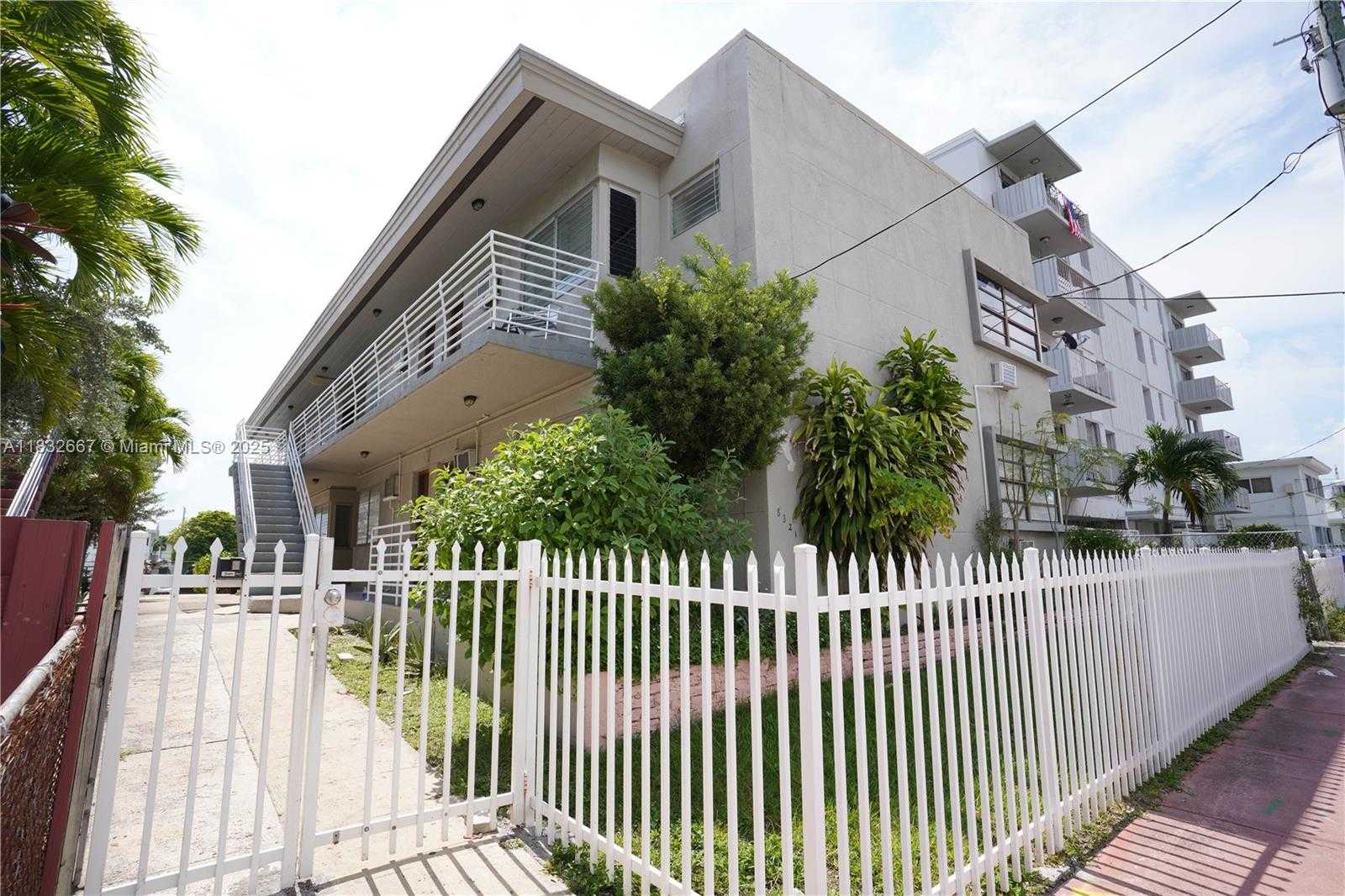 Small Image of 8321 CRESPI BLVD, Miami Beach Number 10